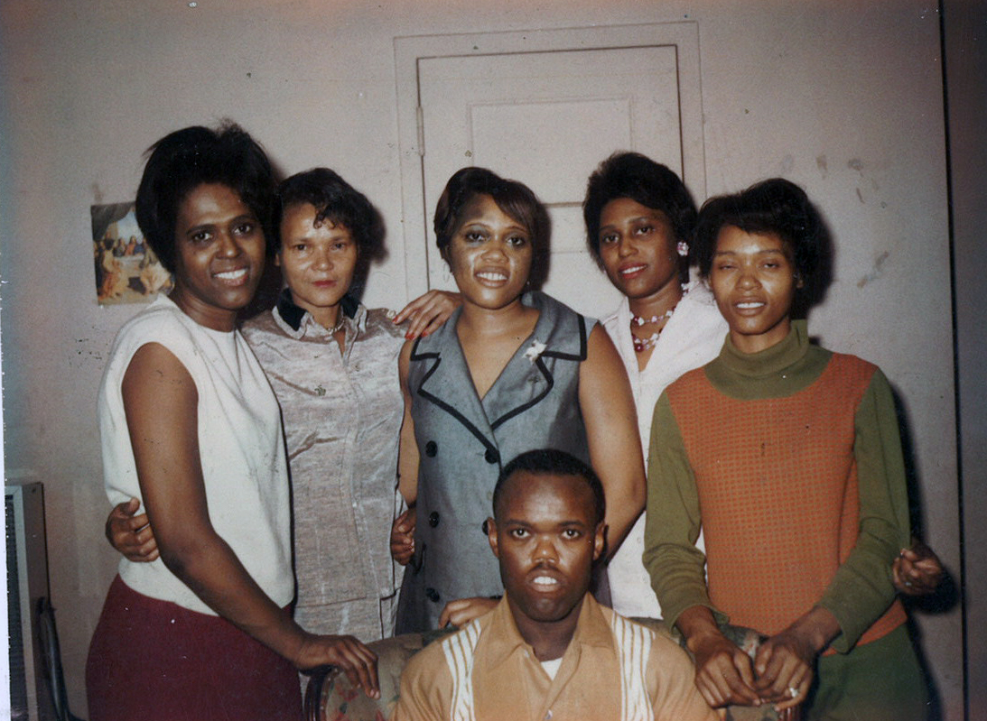 Cleo with Christine, Mildred, Ruby Jewel & Jerry Mays.