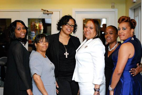 Regina with her daughter Keyanna, sister Valerie and cousins Claire, Carolyn and a Wade.